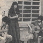 Maria del Mar Bonet al recital ofert a la presó de dones La Trinitat de Barcelona. Fotografia de premsa, 1978