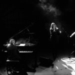 Maria del Mar Bonet i Manel Camp durant un dels concerts de "Blaus de l'ànima" a Barcelona, octubre 2012. Fotografia de Juan Miguel Morales